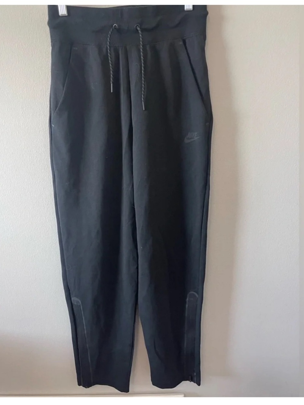 NWT Nike Women’s Tech Fleece Tapered Pants Size Small